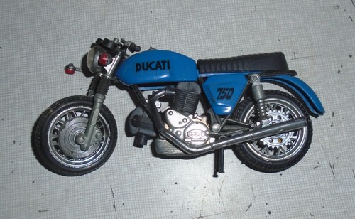 Moto miniature ducati 750 - moto, 1/15